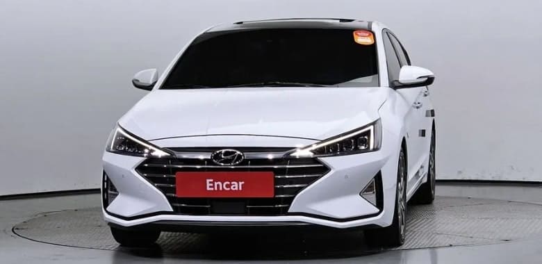 더 뉴 아반떼 AD 화이트 색상 전면 모습 (페이스 리프트 모델)