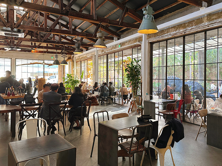 할아버지공장 카페 내부 전경