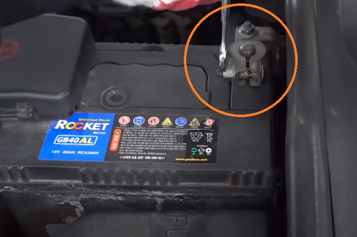 자동차-배터리-마이너스단자