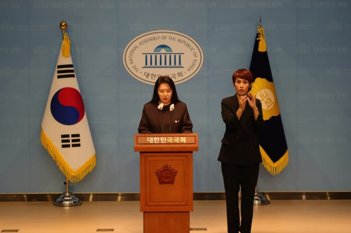 강유정 국회의원 프로필