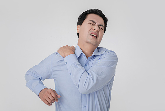 어께통증 이미지