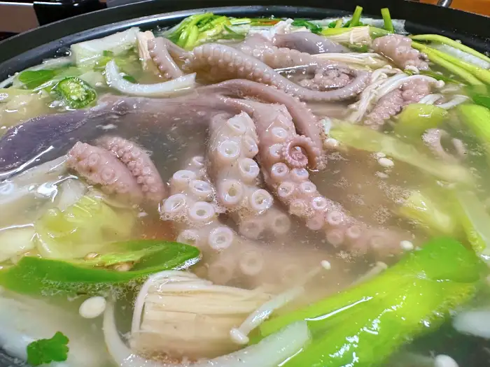 식객 허영만 백반기행 진도 초평항 솔비치 참기름 살짝 버무린 낙지 탕탕이 파 뿌리 숙회 맛집