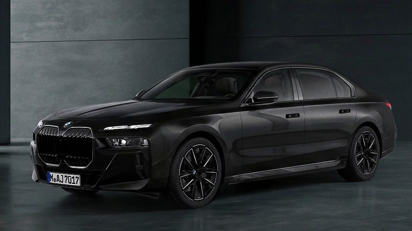 BMW 7시리즈 블랙 트림 올 블랙 익스테리어 스탠스 (출처: BMW 코리아)