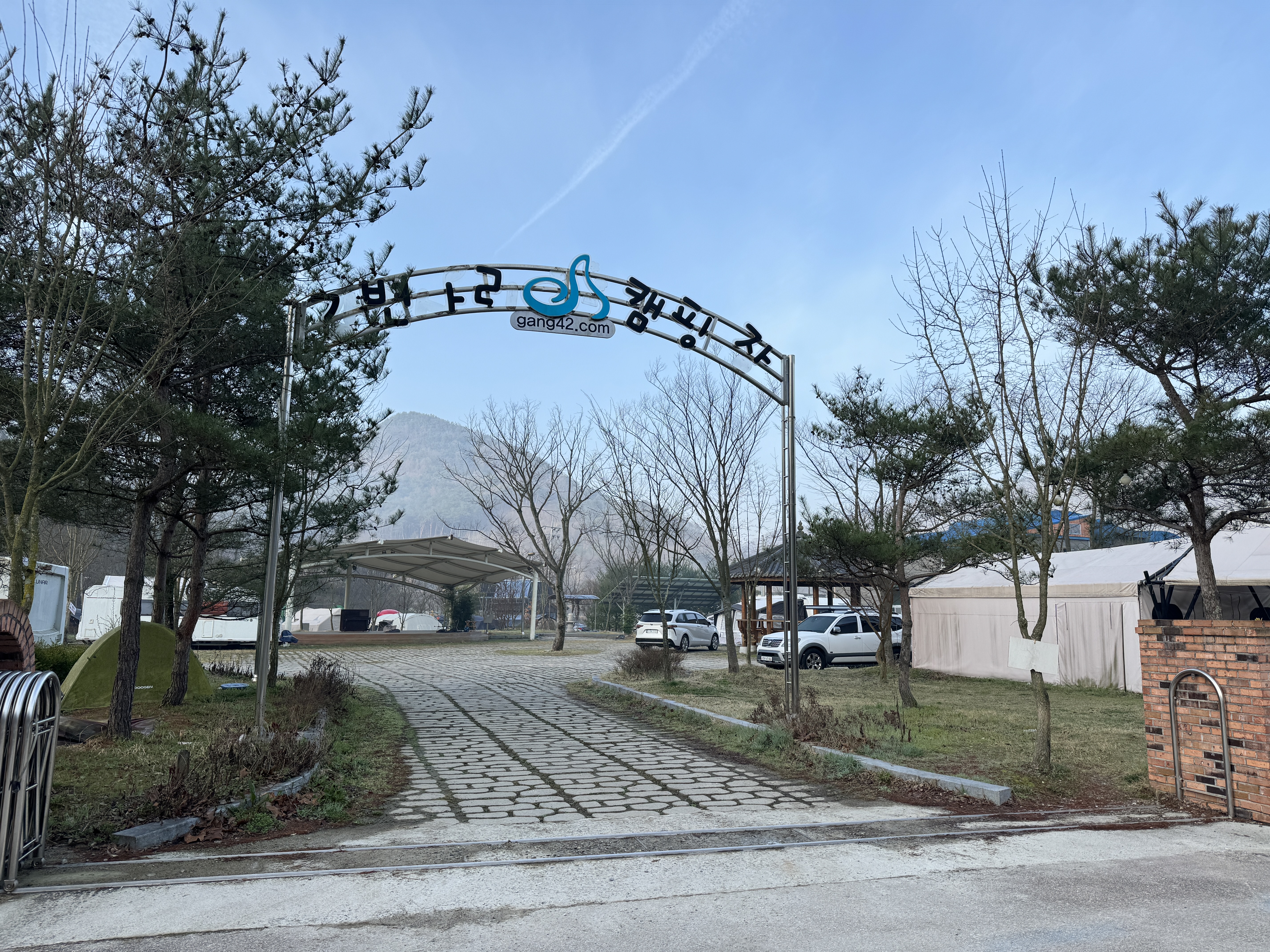 강변사리캠핑장