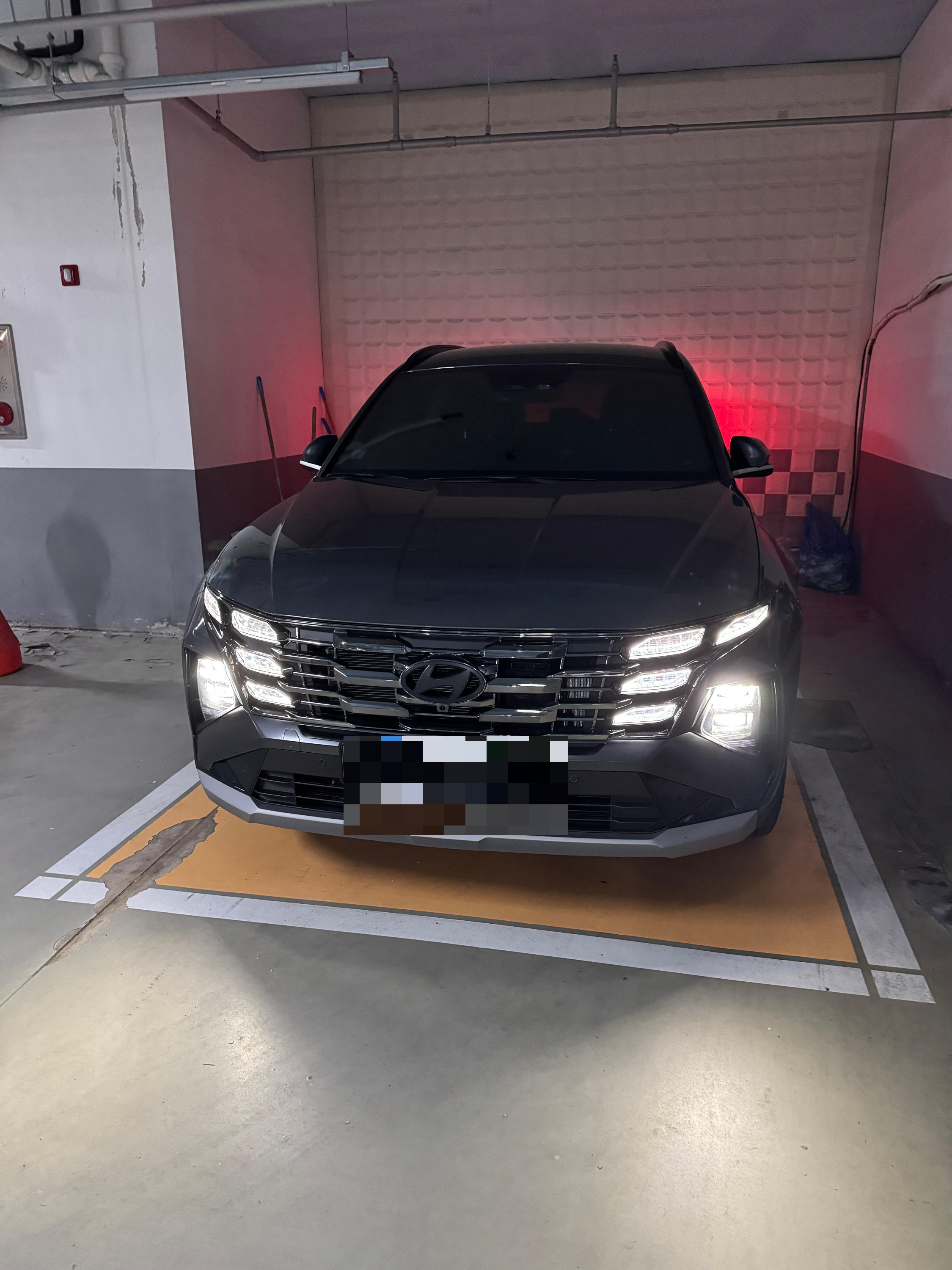 리틀베이비 주차장에 주차한 솔브리맘 가족차