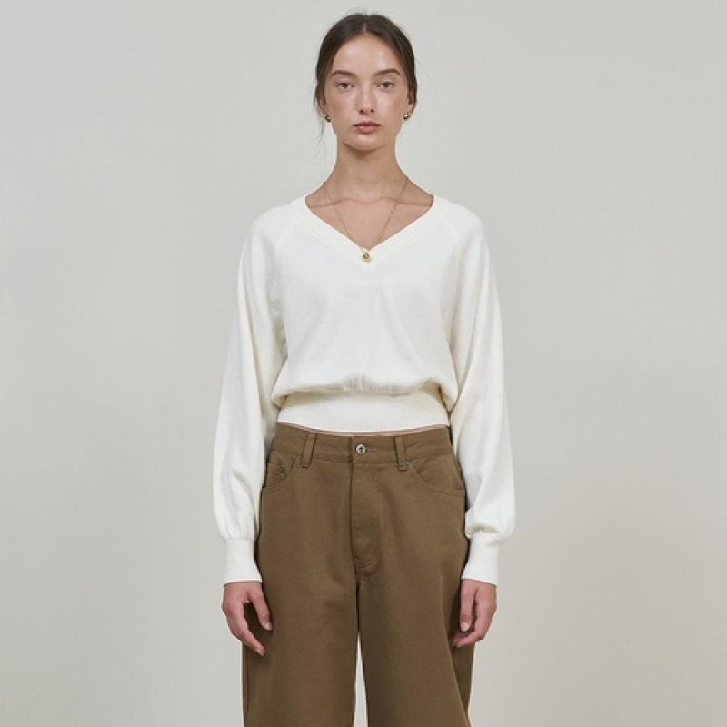 블러썸에이치컴퍼니 BLANC V-NECK KNIT