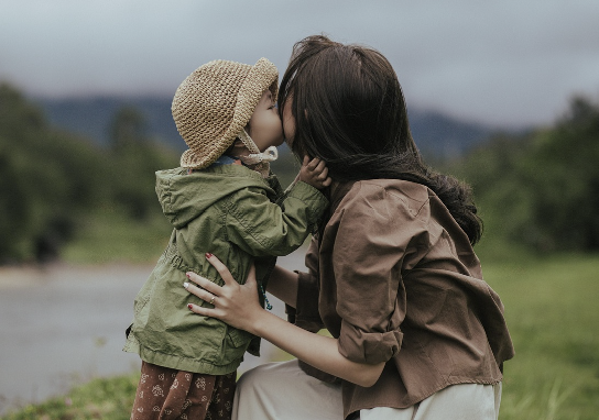 ‘엄마’라는 역할 말고, 나 자신을 기억하는 법 – 스토아 철학에서 말하는 자아정체성과 내면 중심 찾기