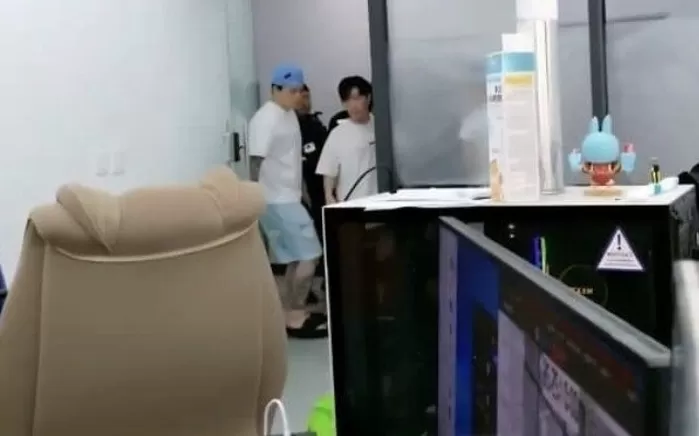 생방송 중 경찰에 체포된 배경