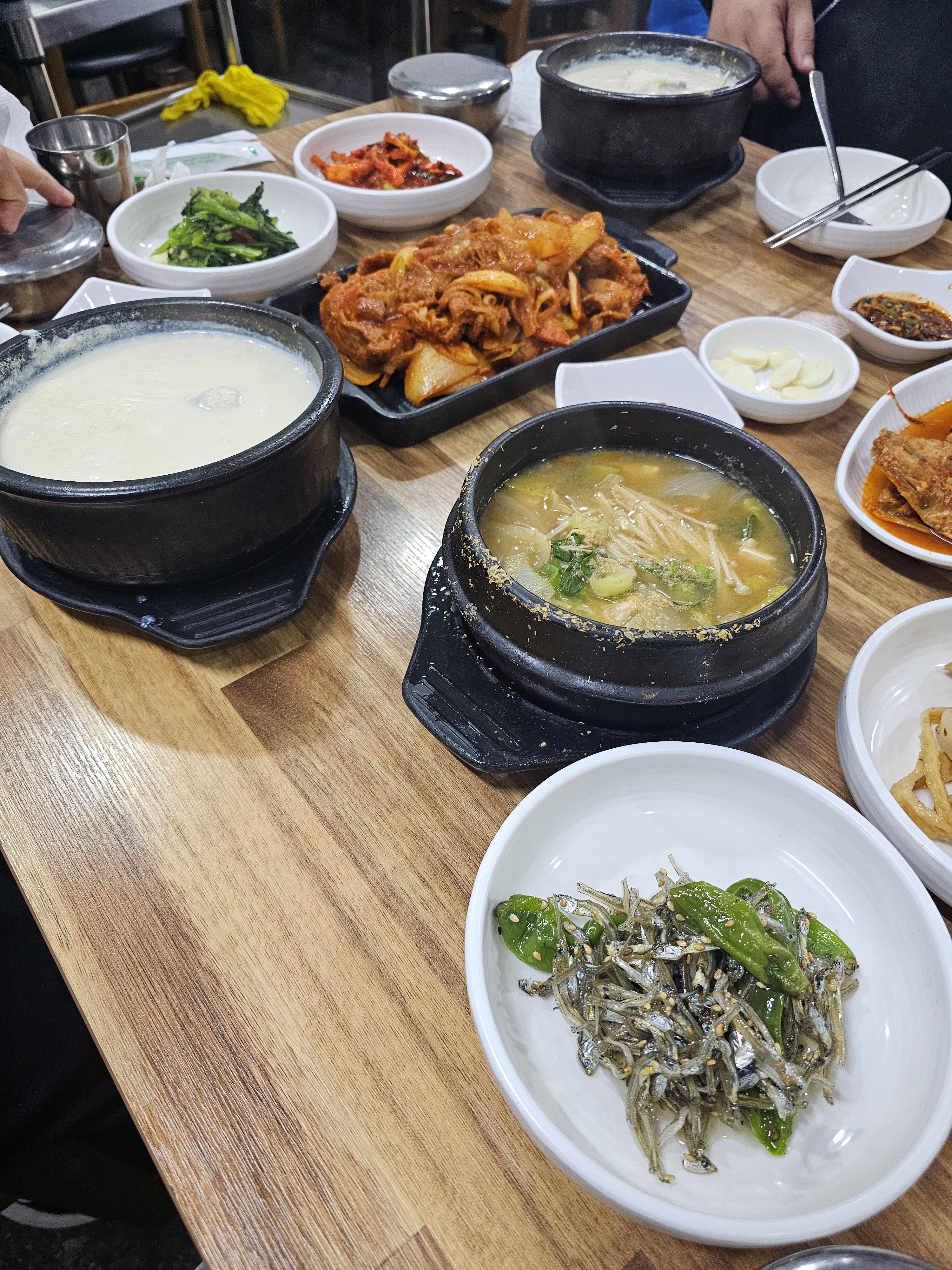 맛고을 비지찌개와 제육