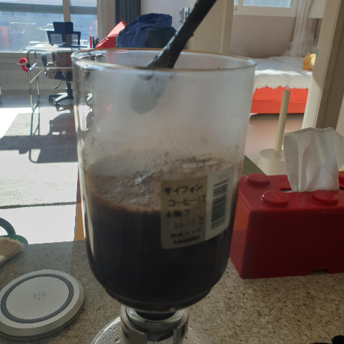 사이폰 커피 추출기구 하리오 사이폰 TCA 3 (3인용)사용기_사이폰 커피 추출하기_커피를 상부 로드에 넣고 스틱으로 젓기