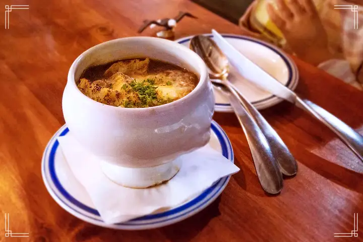 한우 타르타르 에스카르고 양파수프 부야베스 수프 프랑스인 셰프의 프렌치 레스토랑 종로 익선동 맛집