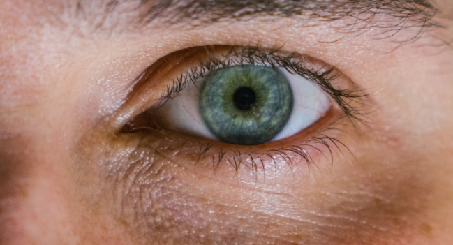 남자다크서클없애는법