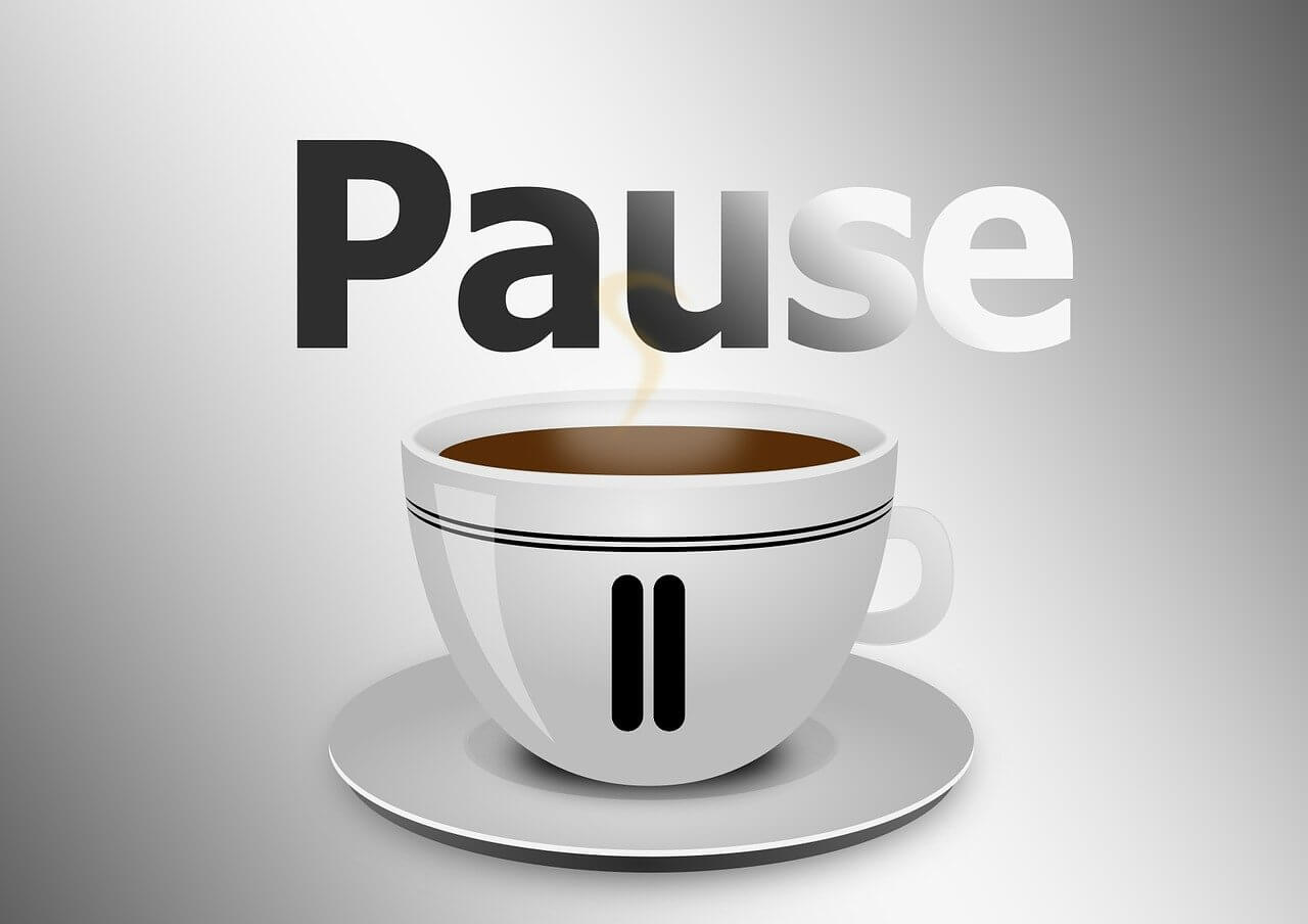 pause 멈춤이 문양이 있는 커피잔 그림