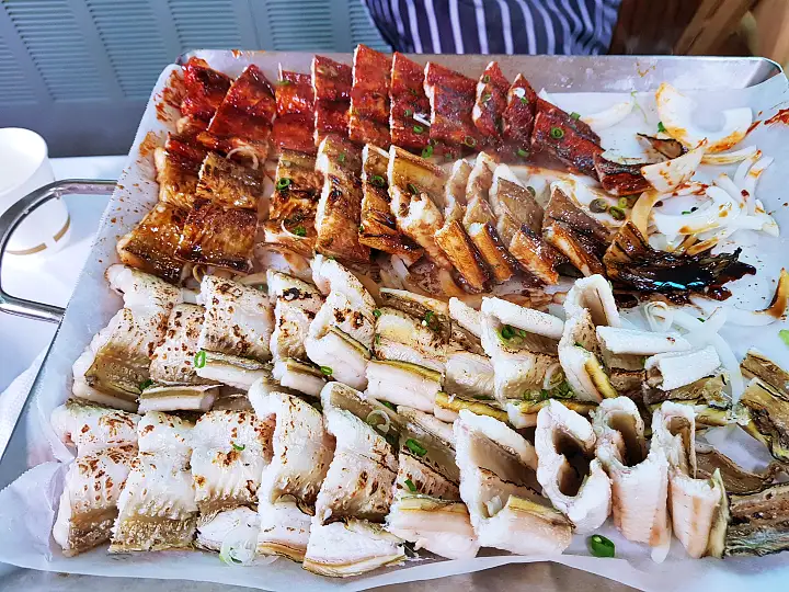 식객 허영만 백반기행 180회 반효정 편 삼색 장어구이 바다장어 아나고 붕장어 양념 간장 소금 구이 보령 맛집 소개