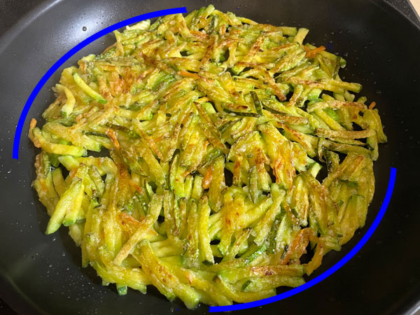 애호박채전 기름 보충하기