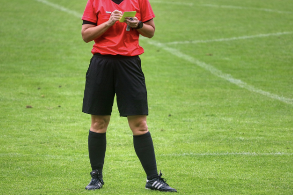 경기 중 심판으로 교체된 선수 사례, 상상을 현실로 만든 축구의 순간들