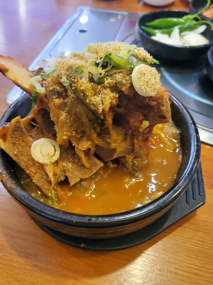 픽업 트렌드스페셜 해파리 냉채와 마늘을 더한 새로운 편육 요리, 제주산 돼지 목뼈 뼈해장국 김해 주촌 맛집 추천