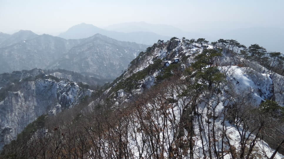 100대 명산 등산하기 문경 대야산 기암능선이 살아 숨 쉬는 중부 내륙의 명산 탐험기