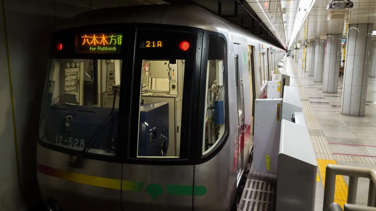 신주쿠역에서 도쿄 타워까지 전철로 이동!