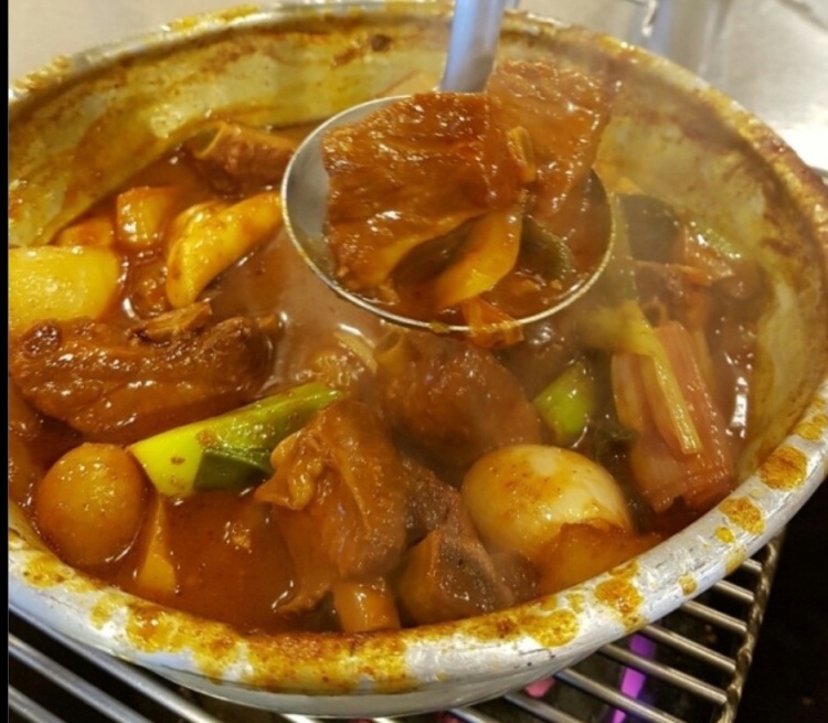 광부 애환이 담긴 폐광촌 소울 푸드 매운 양푼 갈비찜, 돼지고기 삼겹살 목살 구공탄구이 강원 정선 고깃집 맛집