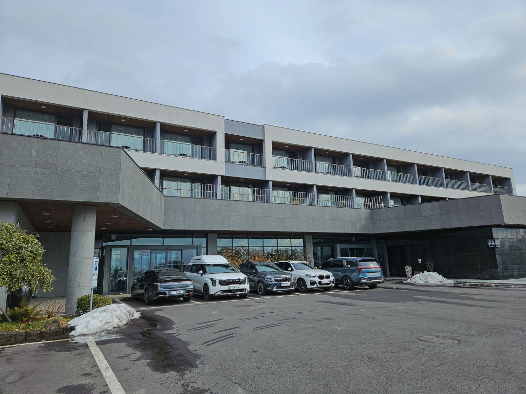 디아넥스 호텔 주차장