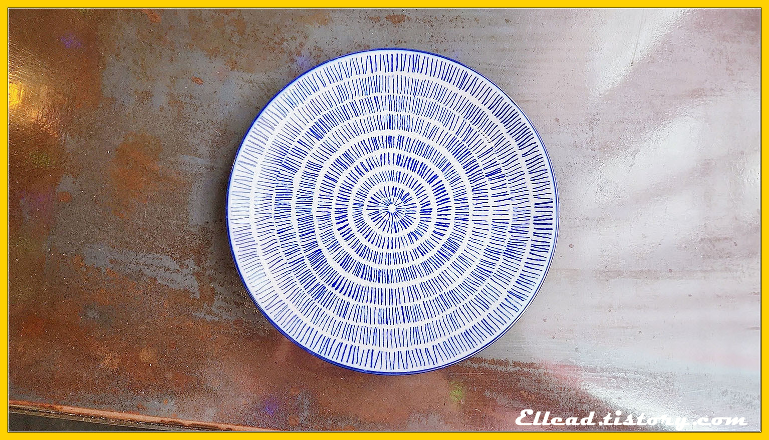 세팅해준 접시가 예뻐서 한장 찍었다.