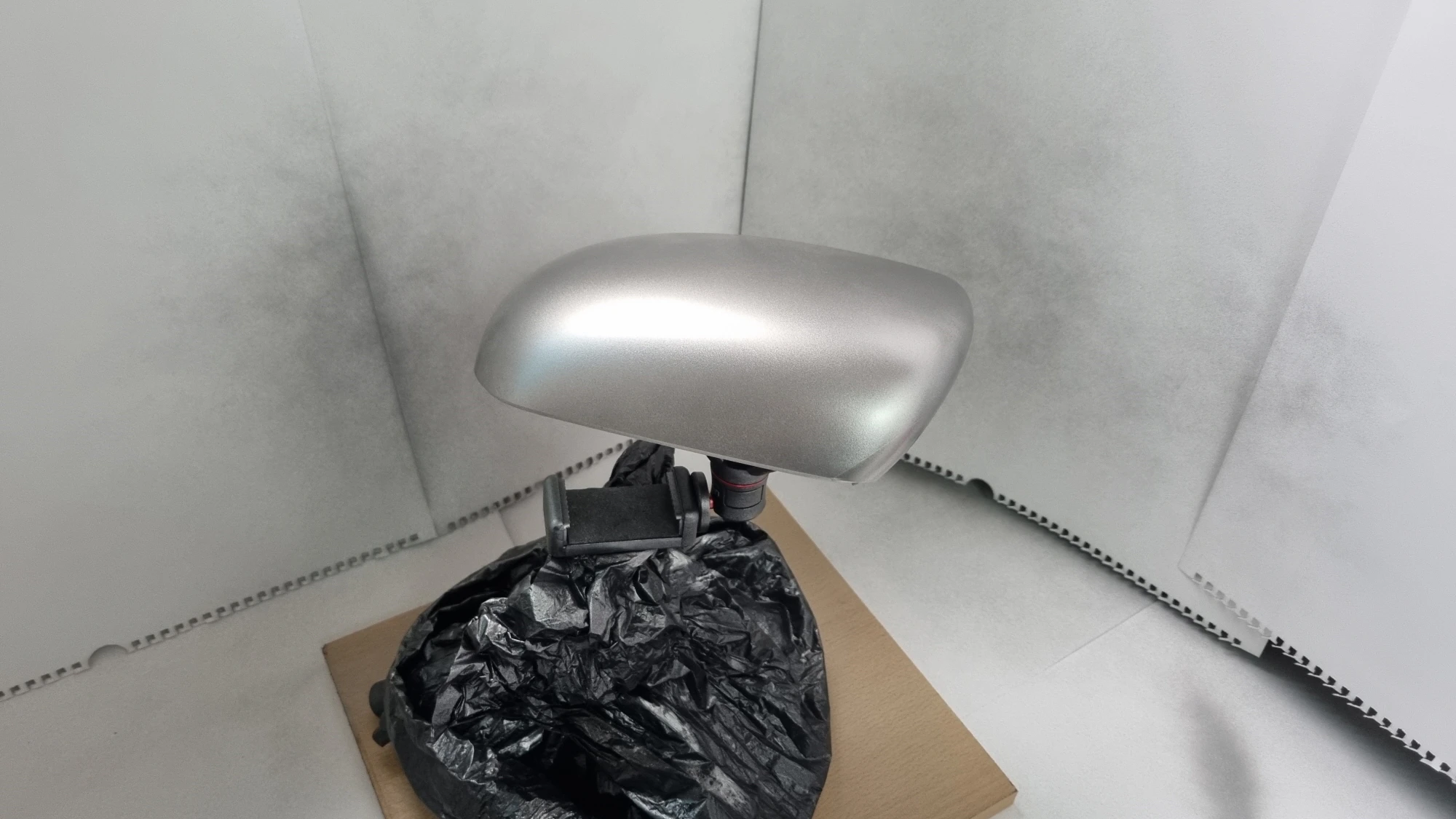 사이드미러 도색하는 모습