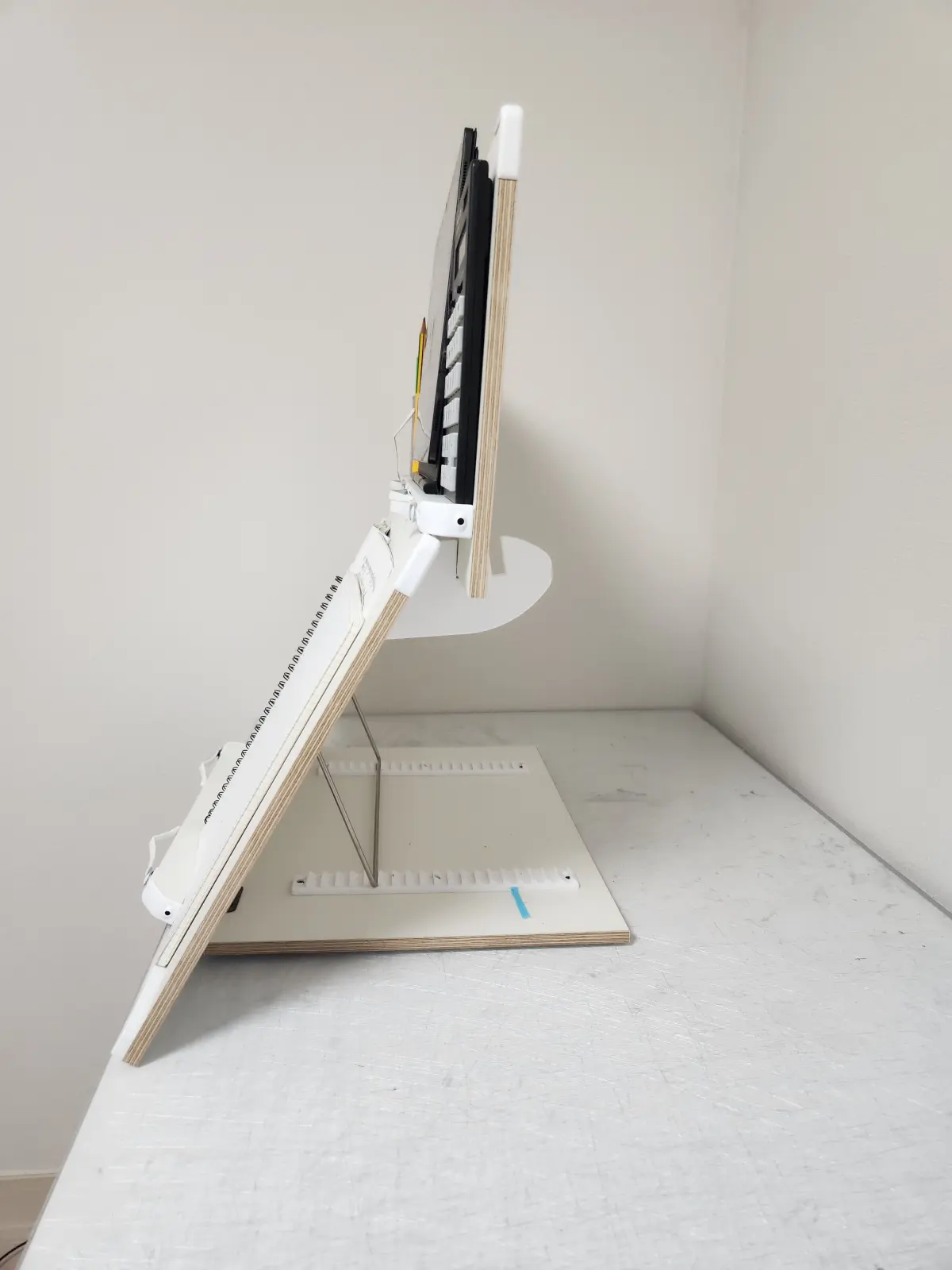 각도-높이-조절-2단-독서대-측면-이미지