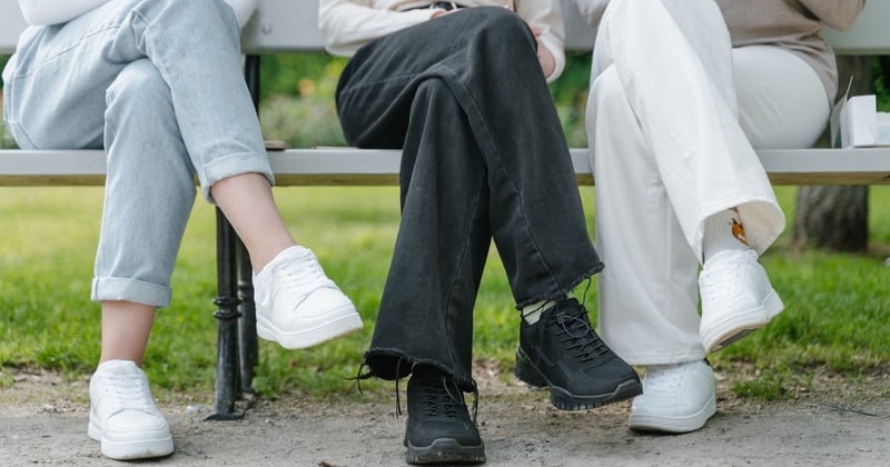 다리 꼬고 앉기