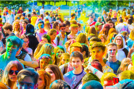 서로에게 색을 던지며 차별을 지우는 날 - 인도 홀리 축제