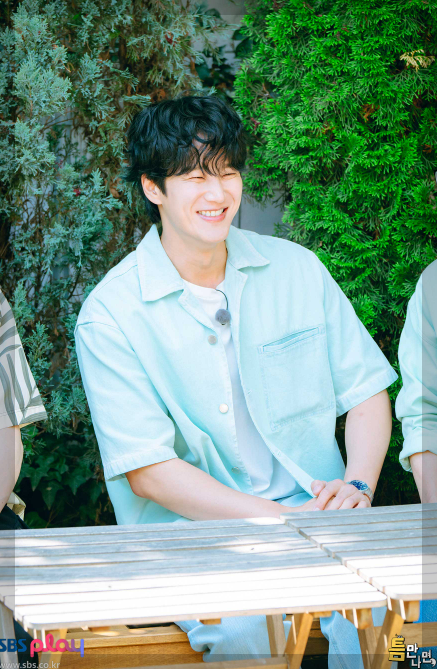 틈만나면 안보현