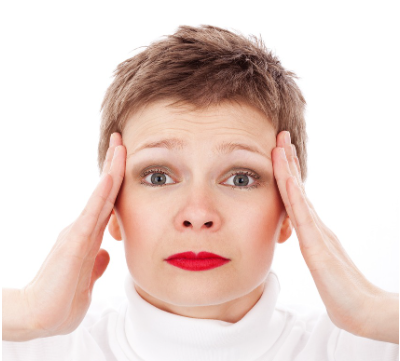 사랑니 발치후 통증과 관리_통증겪는 사람 이미지