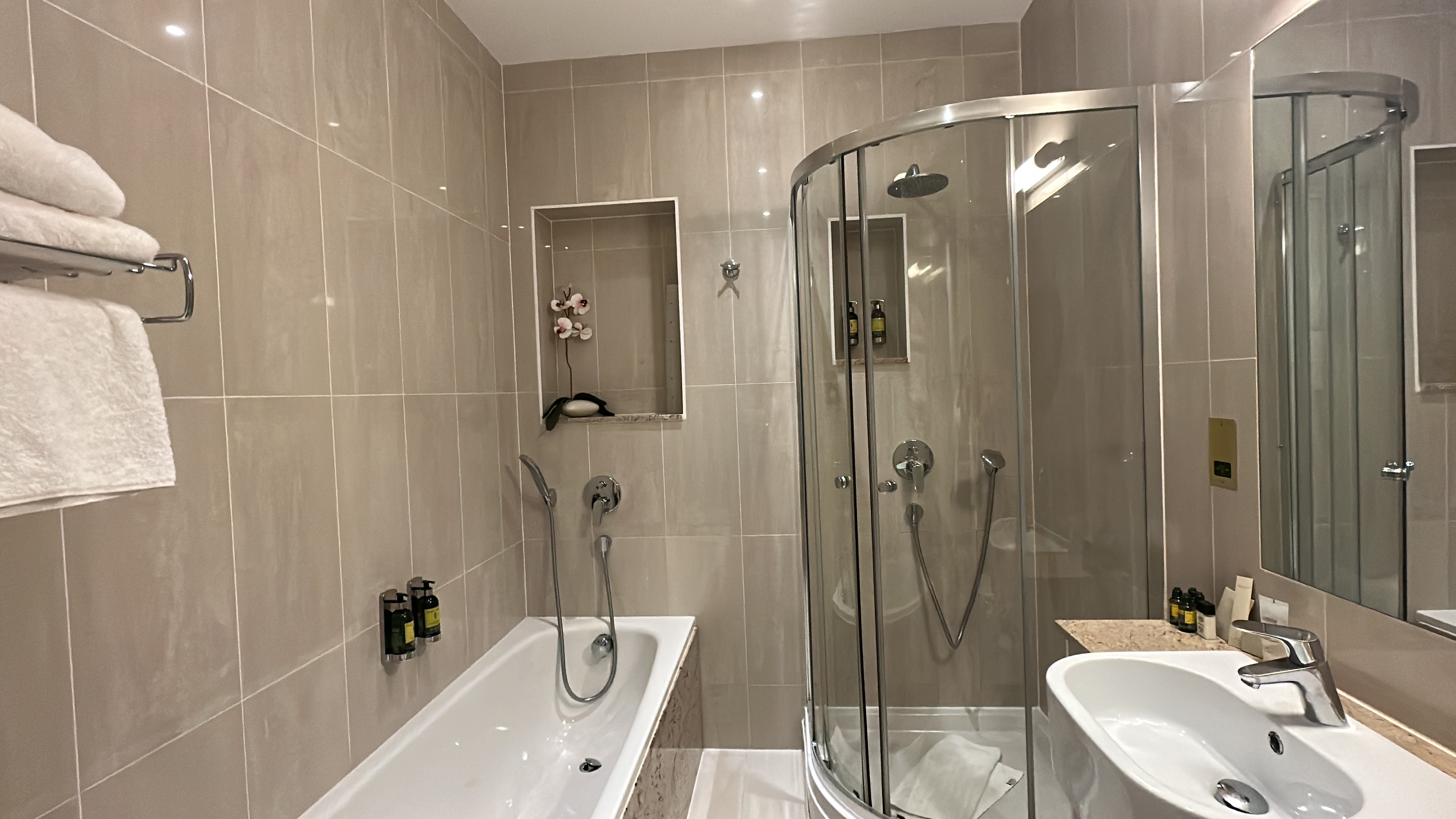 영국 여행 숙소 호텔 추천 후기 - 파크 인터내셔널 런던 호텔