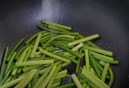 건새우 마늘쫑 볶음