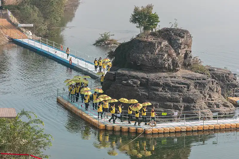 의령 솥바위와 리치리치 페스티벌 &ndash; 소원을 들어주는 부자의 명소