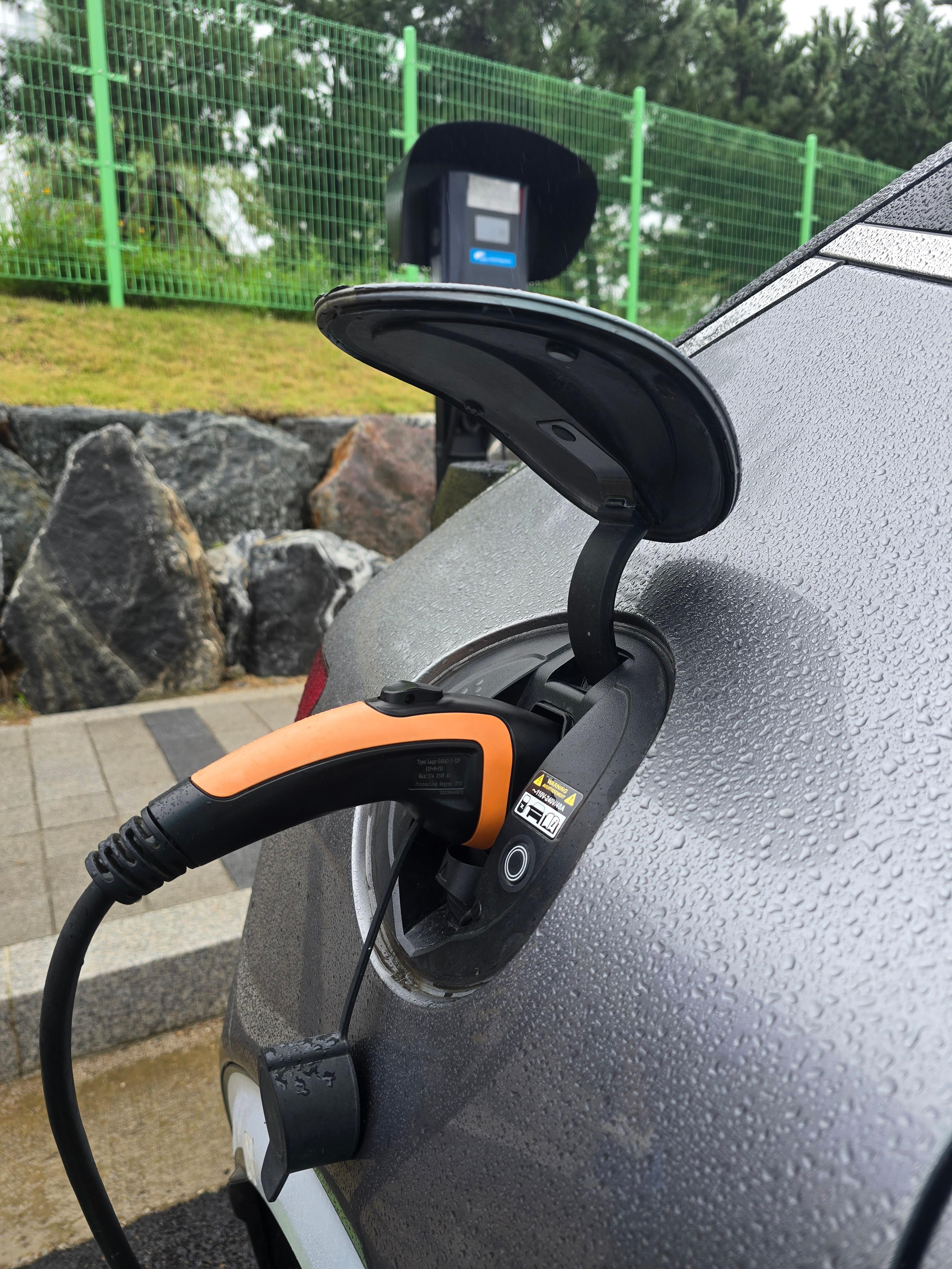 비오는 날 코스트코에서 전기차 충전