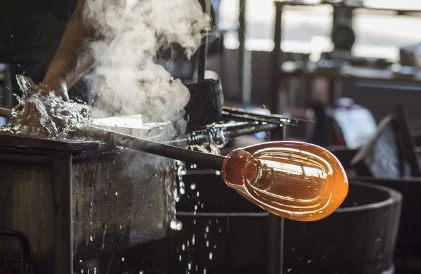 유리 공예의 세계: 불과 모래로 빚는 예술