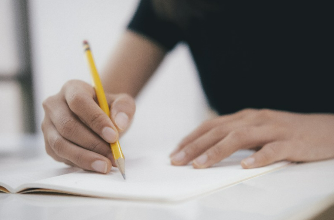 요양보호사-자격증-치르는-모습