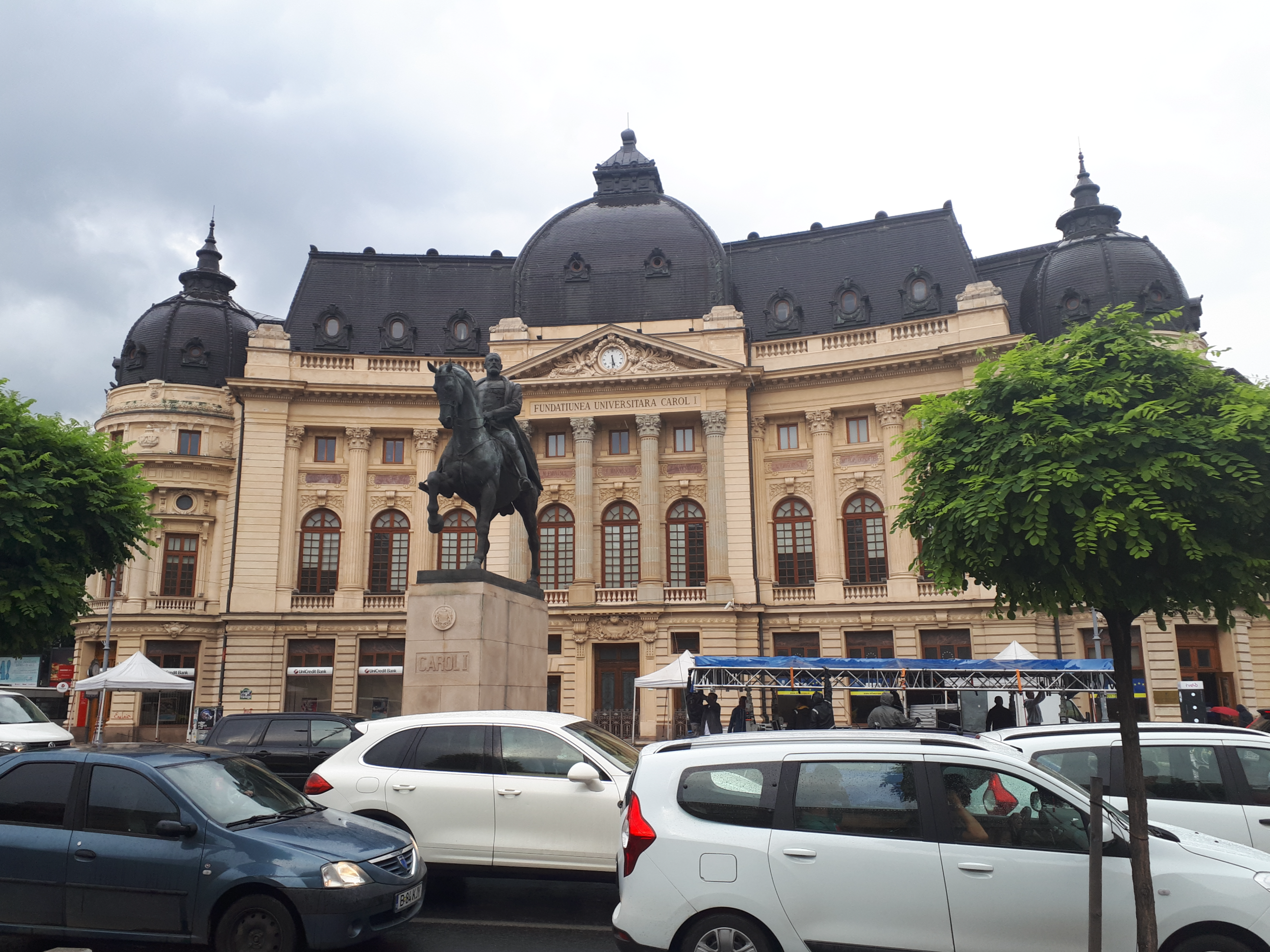 루마니아 부쿠레슈티 카롤 1세 기마상과 동명의 도서관