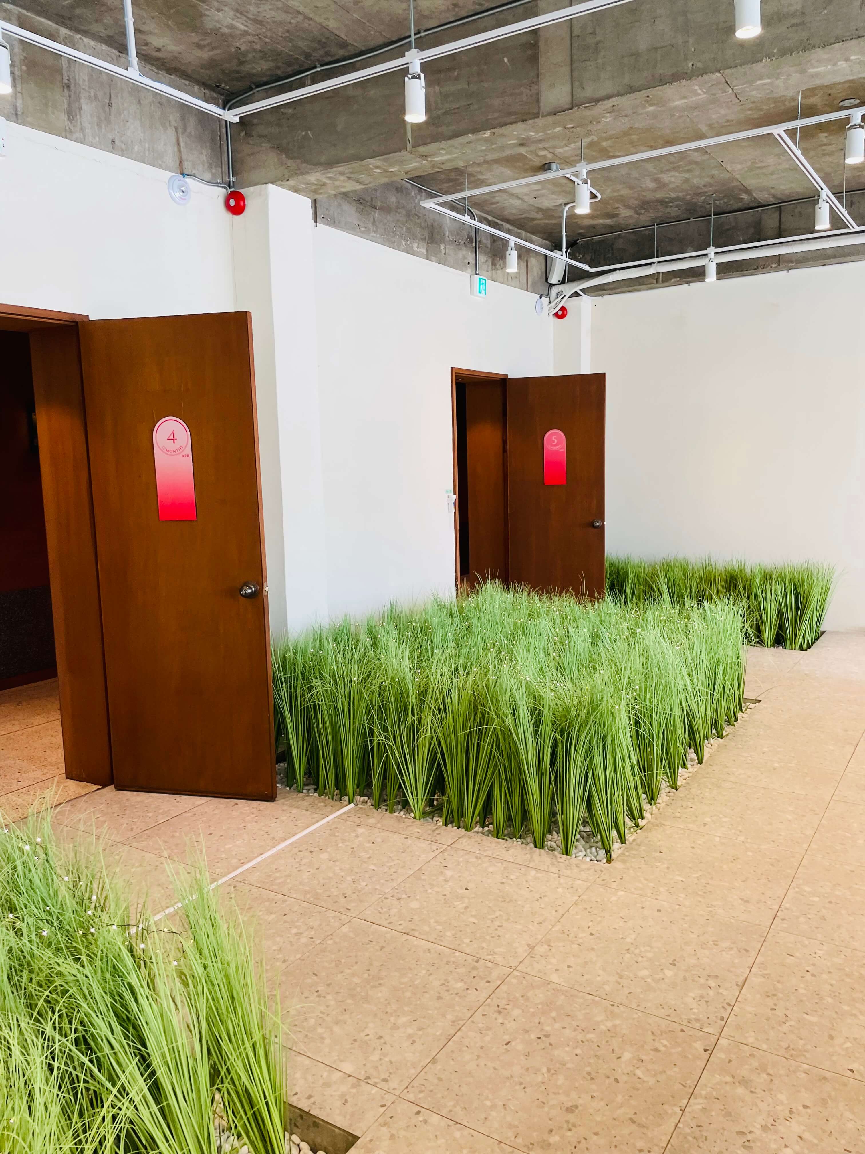 설날 여행 추천 밀양 사계절 카페 내부 모습