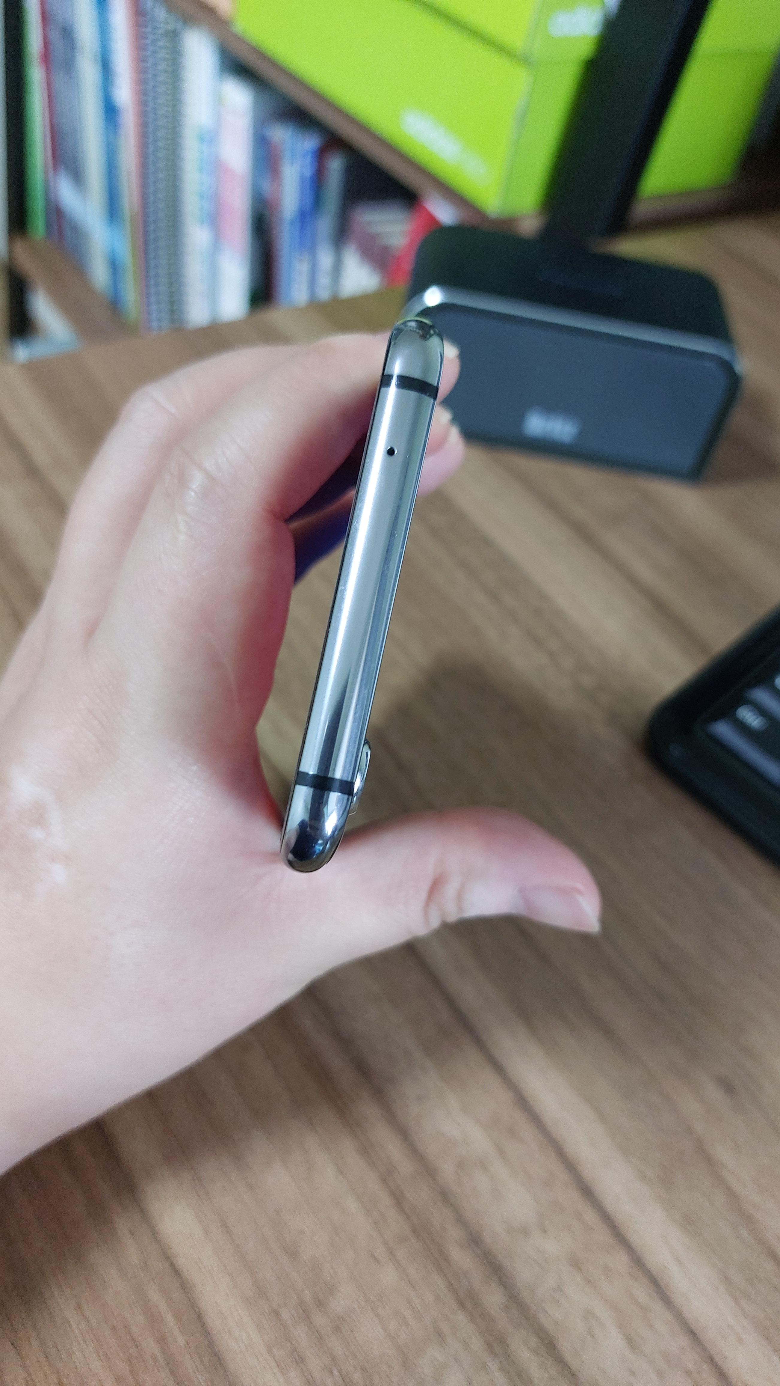 4년된 갤럭시A9PRO 상단