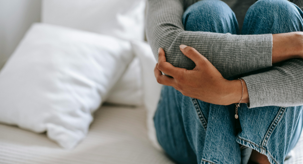 alt="미주신경성 으로 불안해하는 여자"