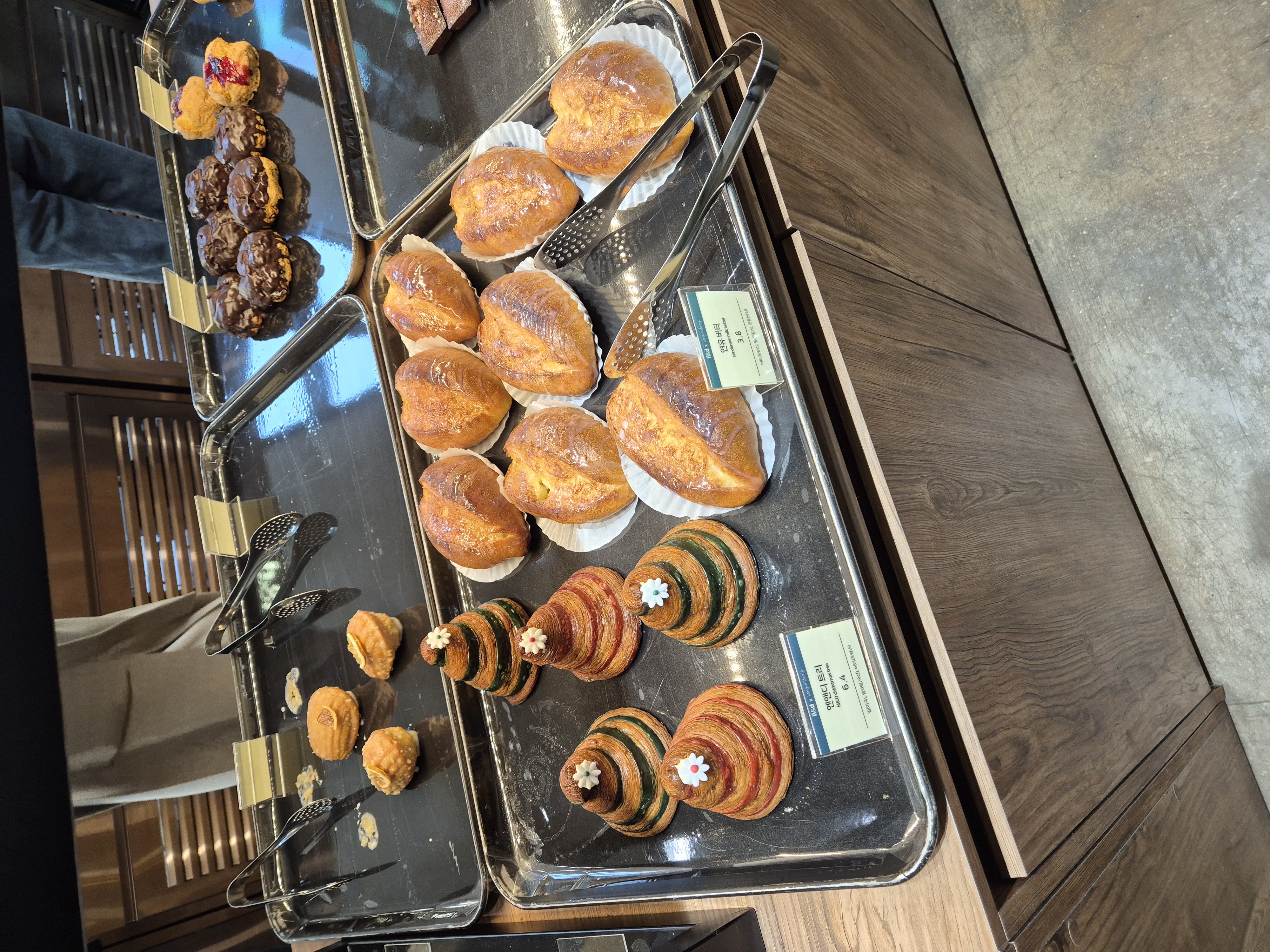 카페 N&D 빵종류 앤앤디트리6400원, 연유버터 3800원