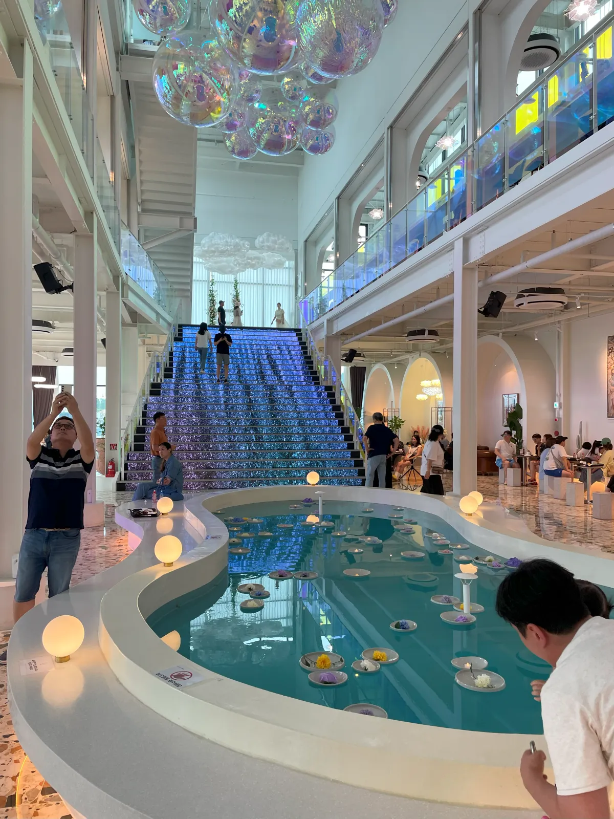 김포-카페-라데아-연못