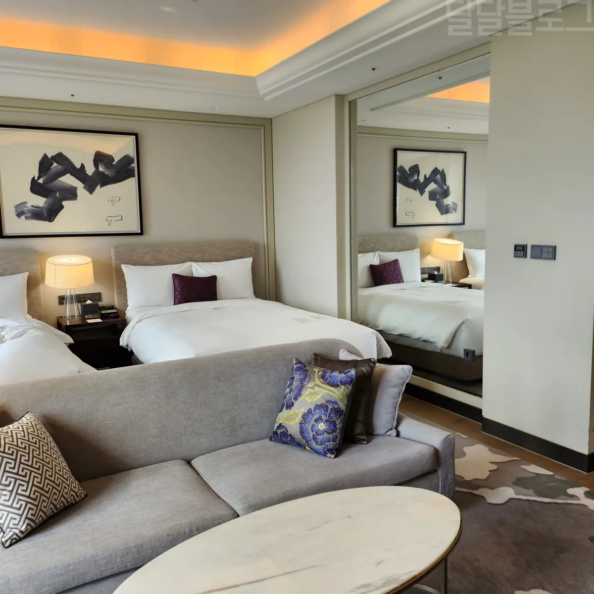 인천-파라다이스시시티-프리미어-디럭스-트윈-룸-거울