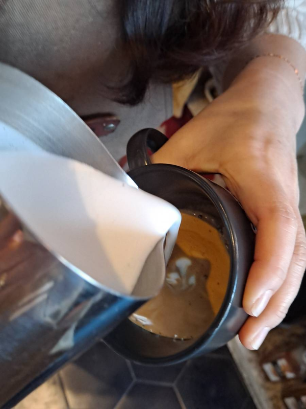 라떼아트 푸어링