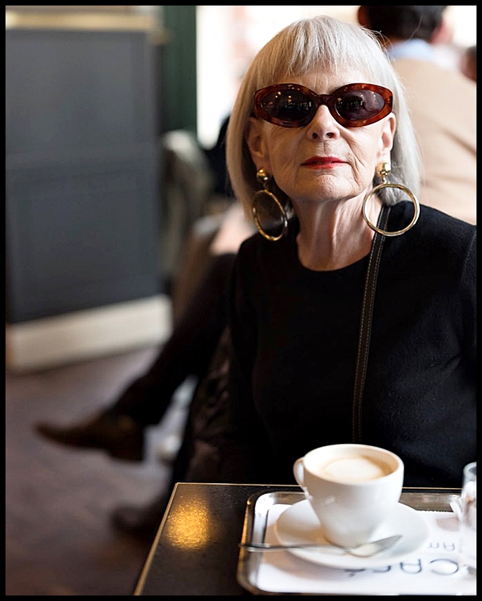 우연의 아이콘? 우연하게 패션모델이 된 66세 교수님 린 슬레이터