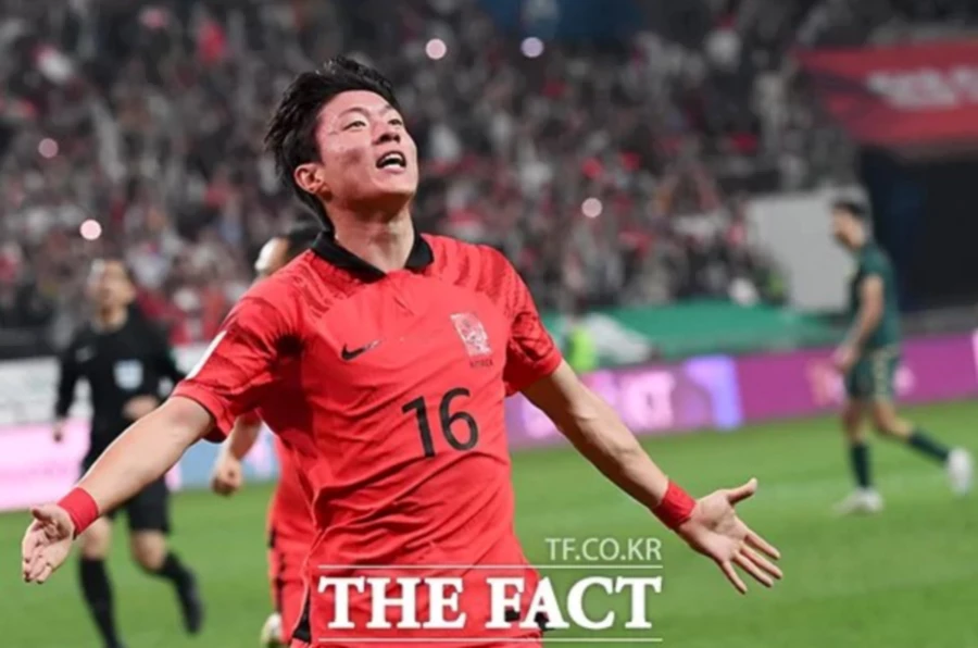 황의조가 골을 넣고 기뻐하는 모습
