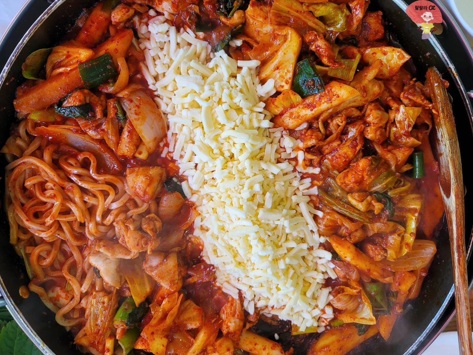 경기-남양주시-다산동-유정-춘천-닭갈비-2인분과-우동사리-모짜치즈핵폭탄-세트-큰철판-한가득-담은-사진