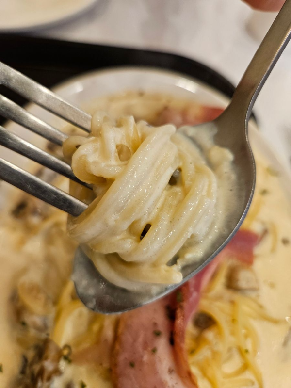 타파스빈 파스타 한입